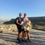 Familienfoto mit Hund auf der Burg Rozafa