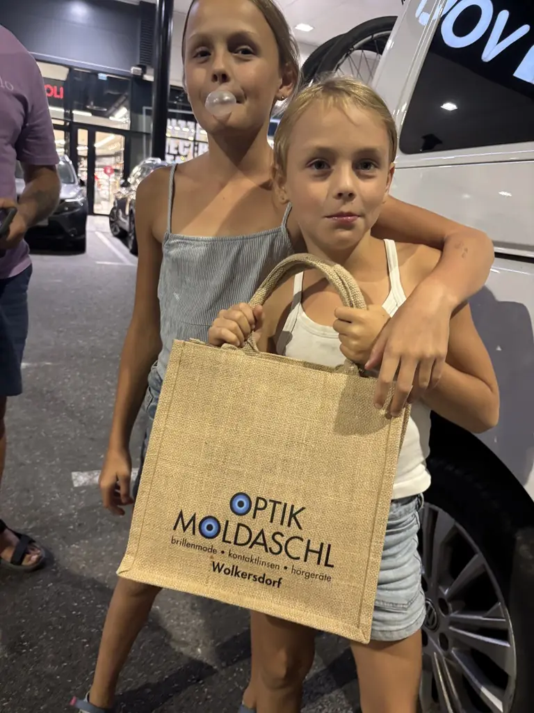 Optik-Tasche vom Augenarzttermin in Podgorica